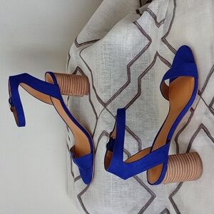 New Nine West royal blue, size 7 1/2, sandals
